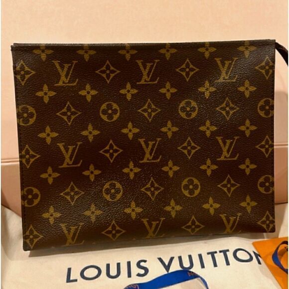 💯% Authentic Louis Vuitton Toiletry 26✨ - Picture 1 of 16